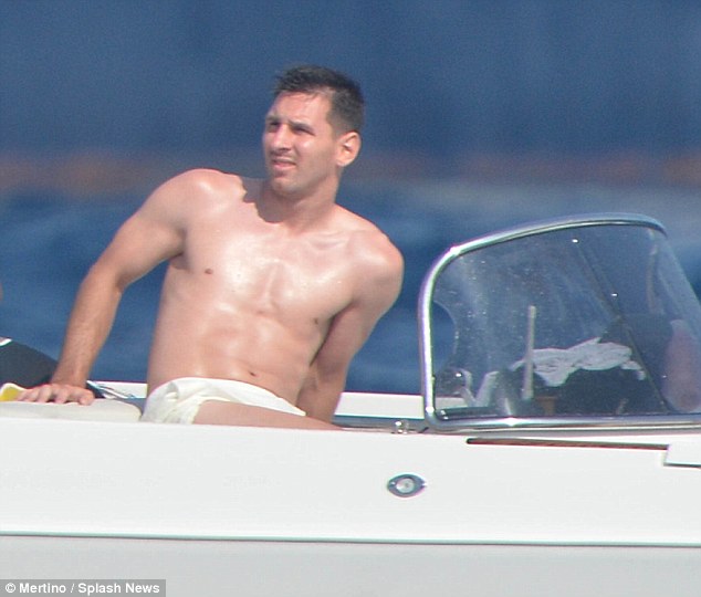 Lionel Messi Enjoys Vacation in Italy with Wife Antonella Roccuzzo ...